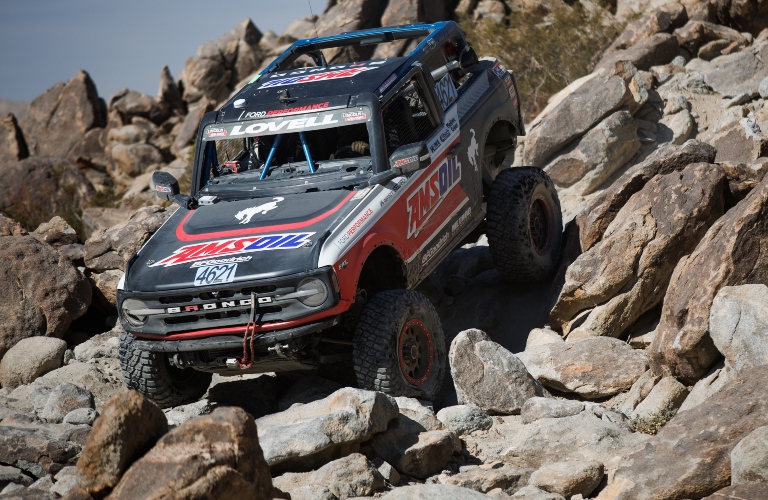 Bronco 4600 Climbing Rocks at King of the Hammers Competition