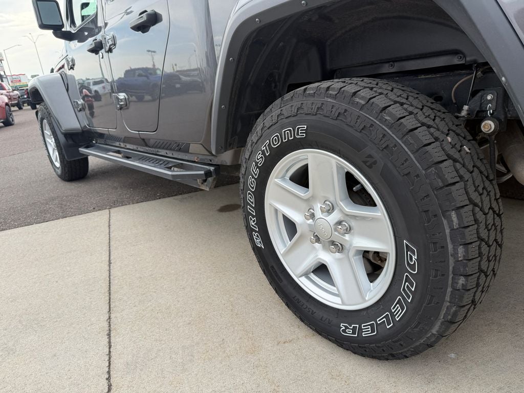 2022 Jeep Gladiator Sport