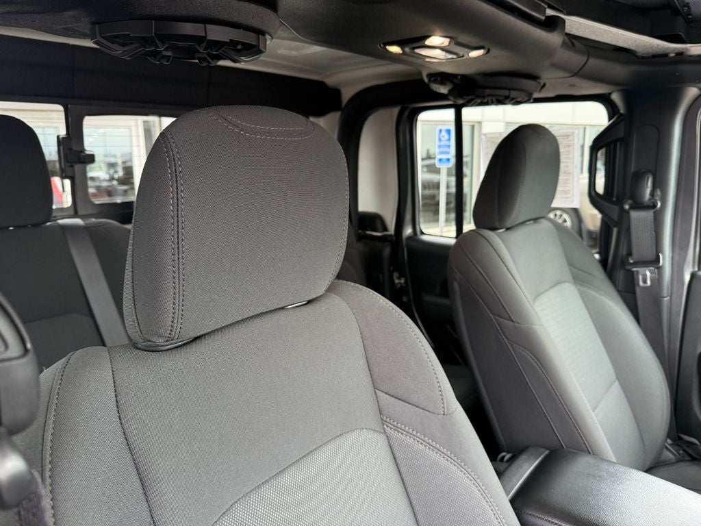 2022 Jeep Gladiator Sport