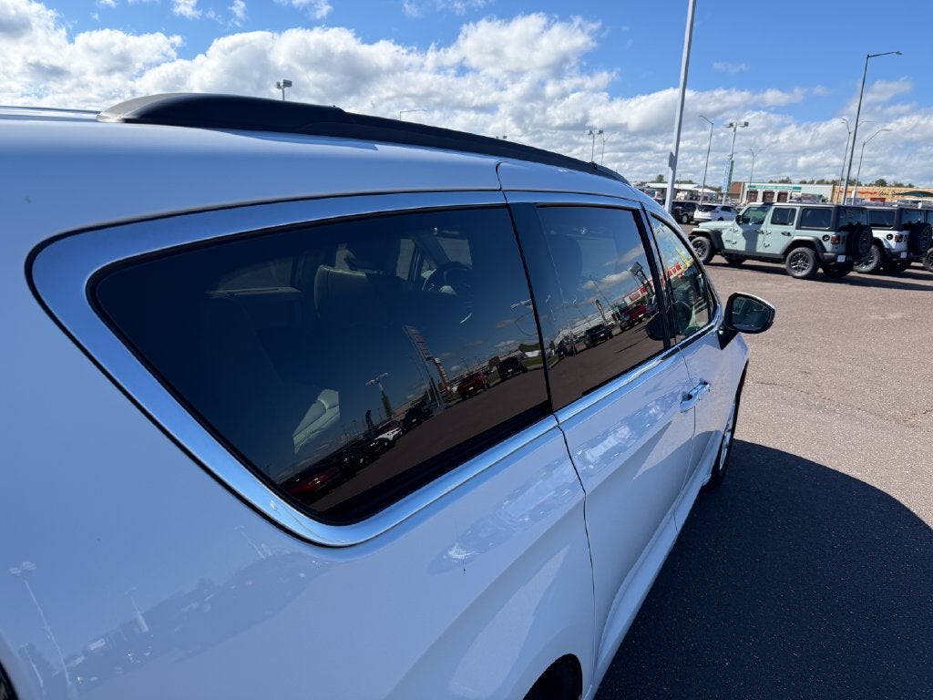2021 Chrysler Voyager LXI