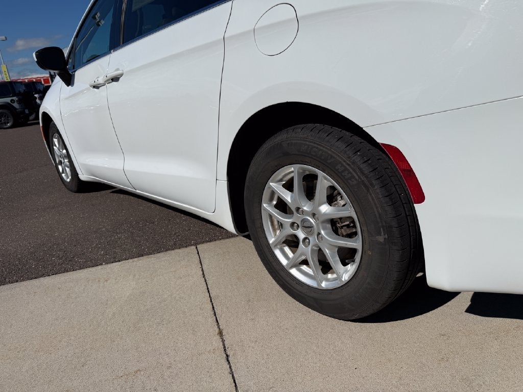2021 Chrysler Voyager LXI