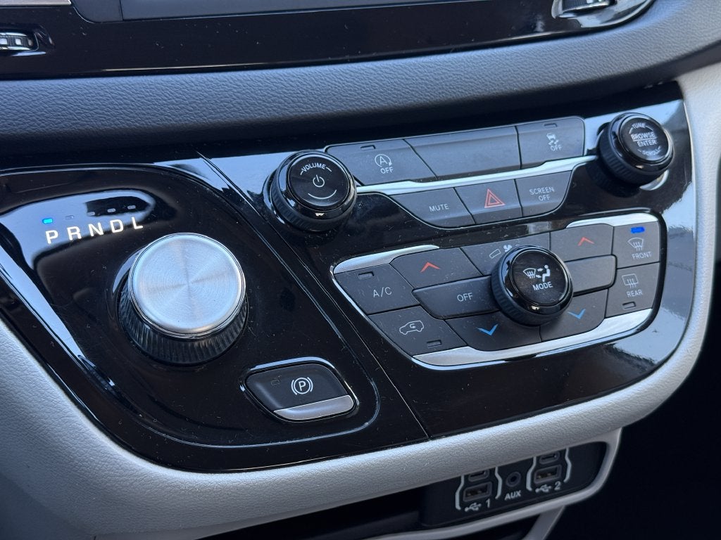2021 Chrysler Voyager LXI