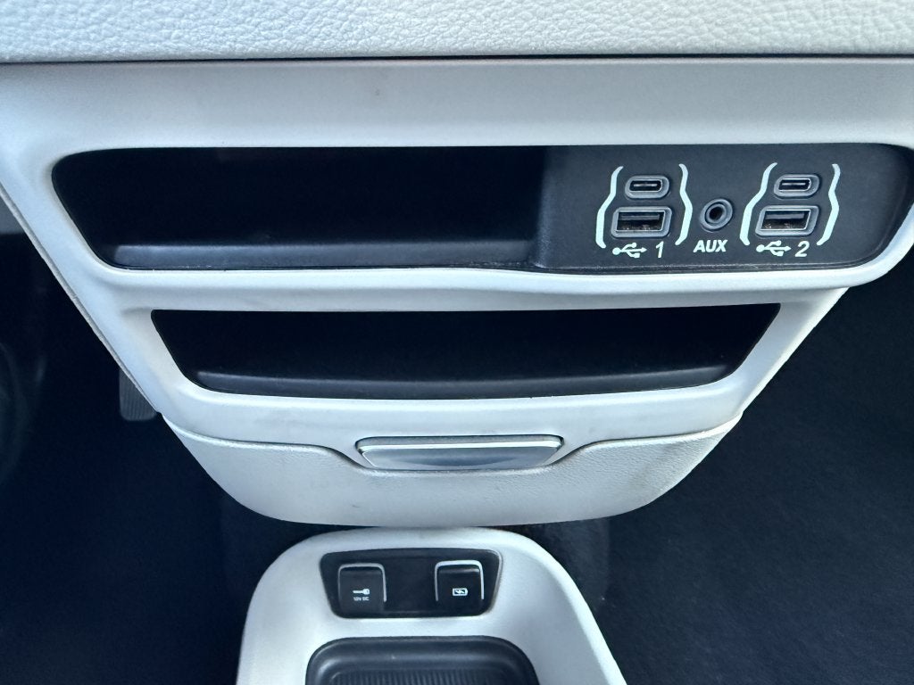 2021 Chrysler Voyager LXI