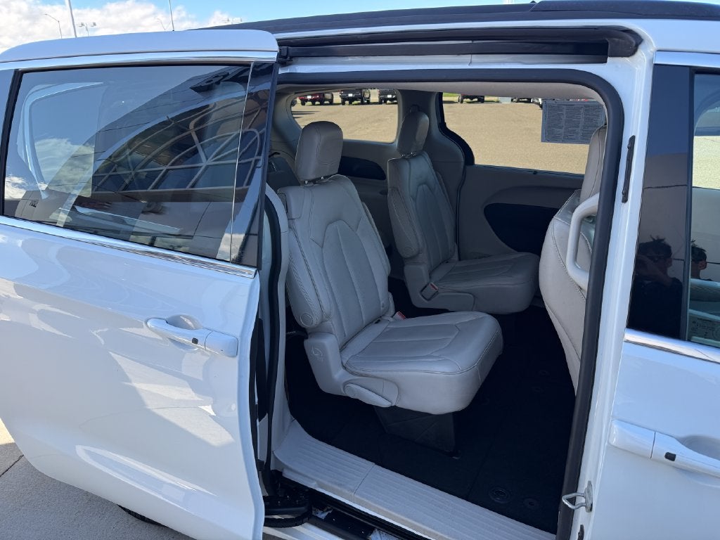 2021 Chrysler Voyager LXI