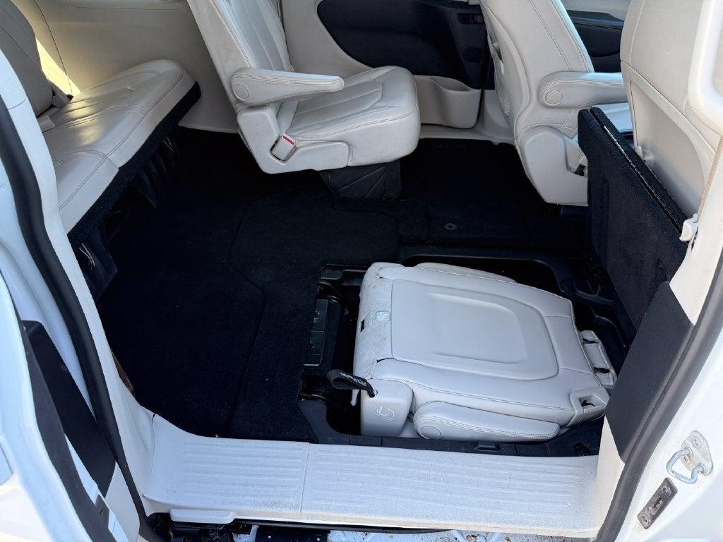 2021 Chrysler Voyager LXI