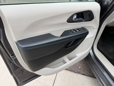 2021 Chrysler Pacifica Hybrid Touring L