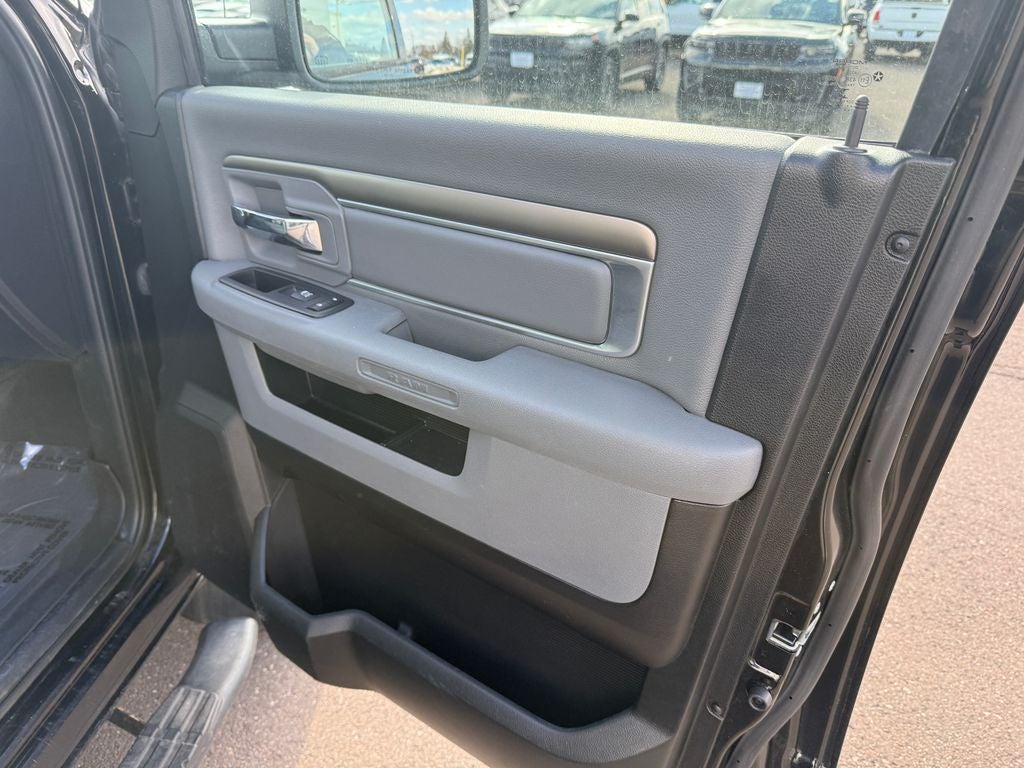 2017 RAM 1500 SLT