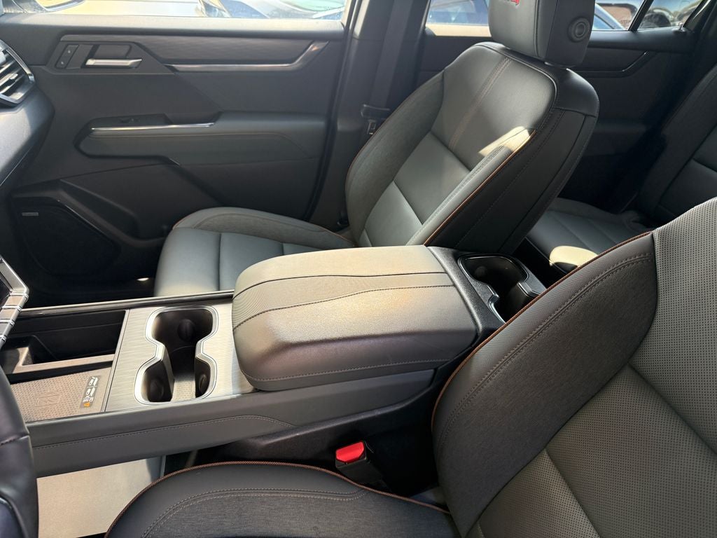 2025 GMC Acadia AT4