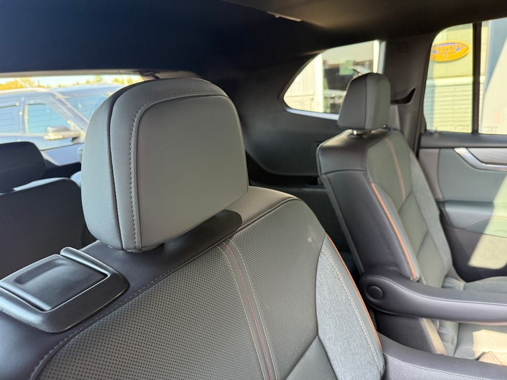 2025 GMC Acadia AT4