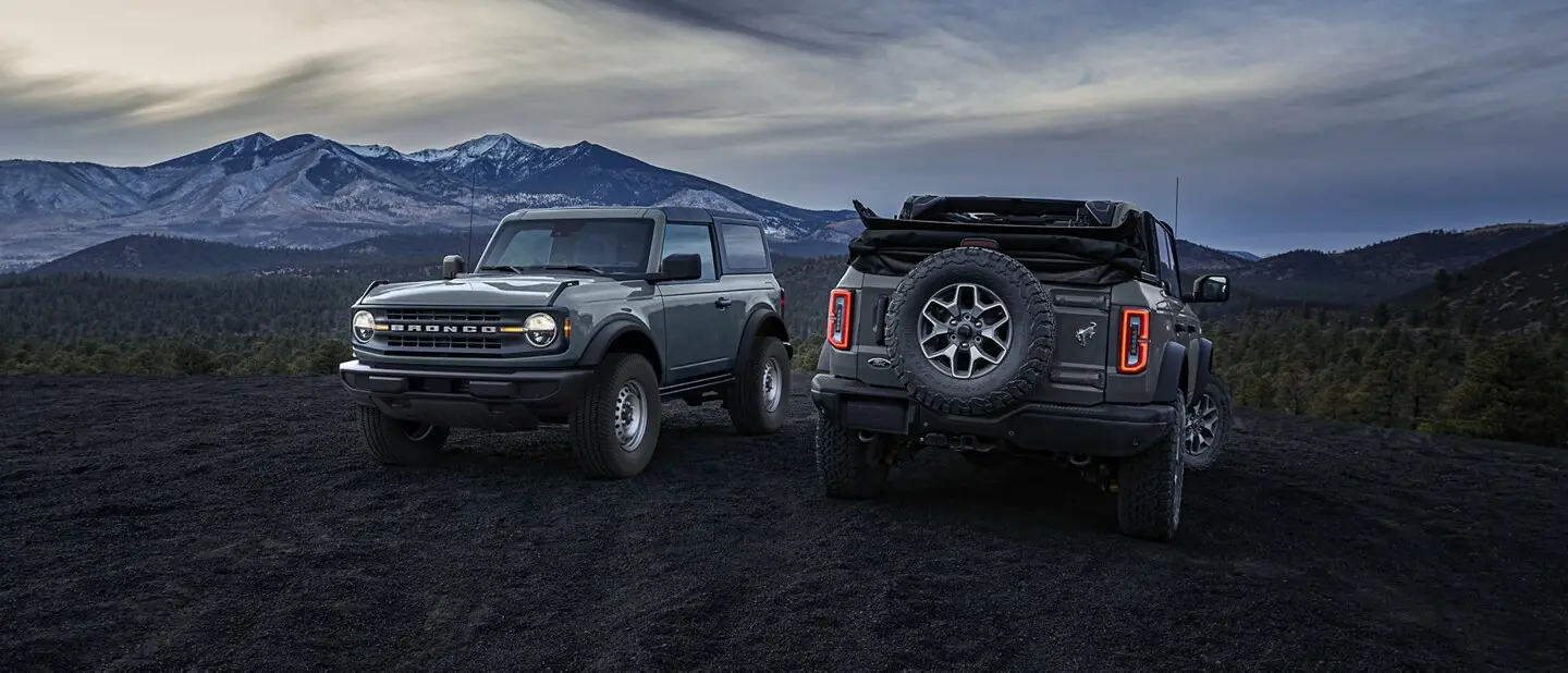 2025 Ford Bronco 2-door and 4-door Front and Rear Views