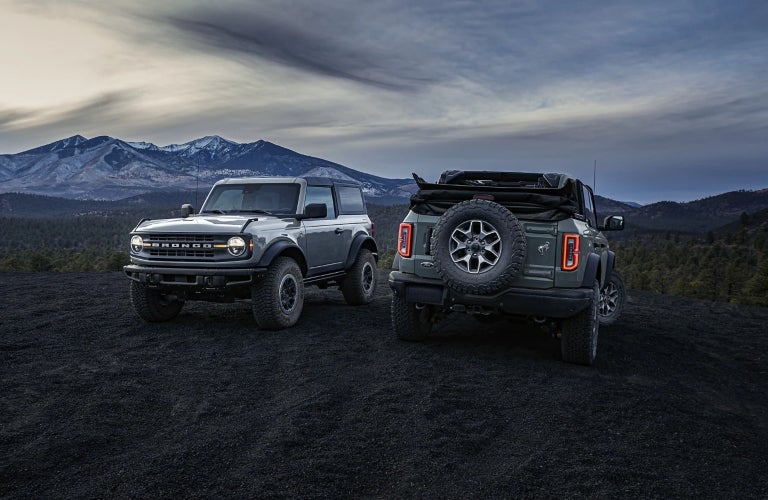 2023 Ford Bronco Black Diamond front and back view